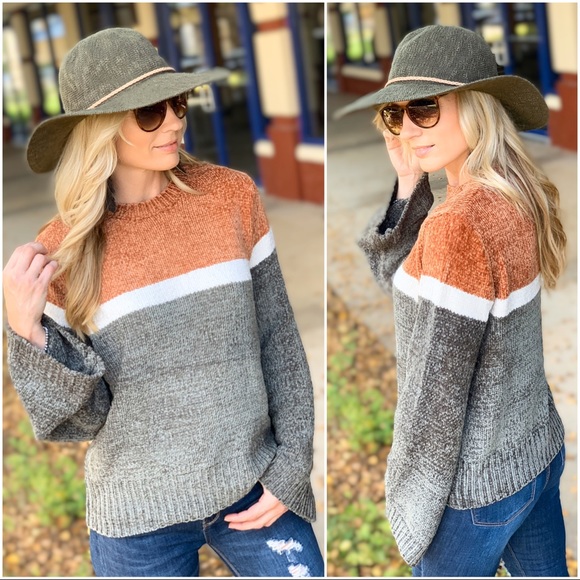 LAST TWO✨Ultra soft colorblock bell sleeve sweater - Picture 2 of 3